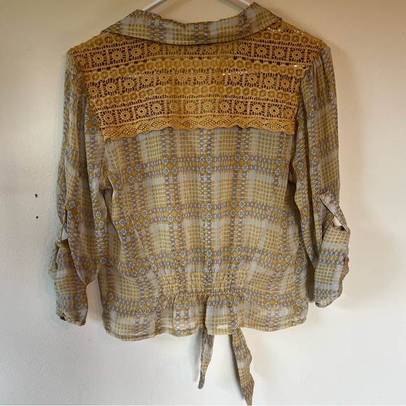 Women’s American Rag Sheer Button Top size M - Picture 7 of 9